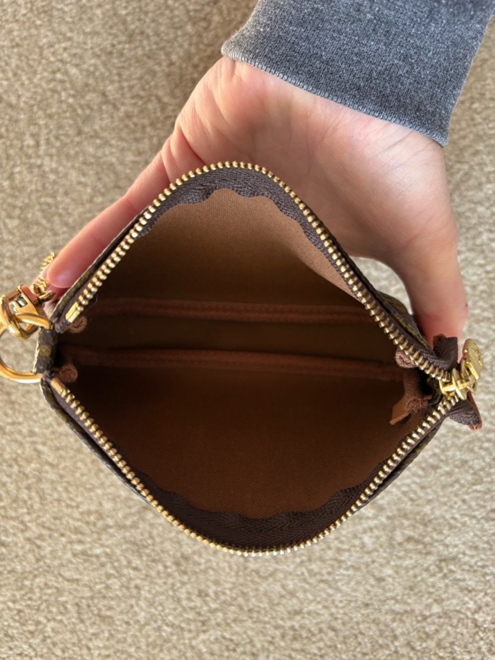 Louis Vuitton Pochette Accessoires - Picture 11 of 16